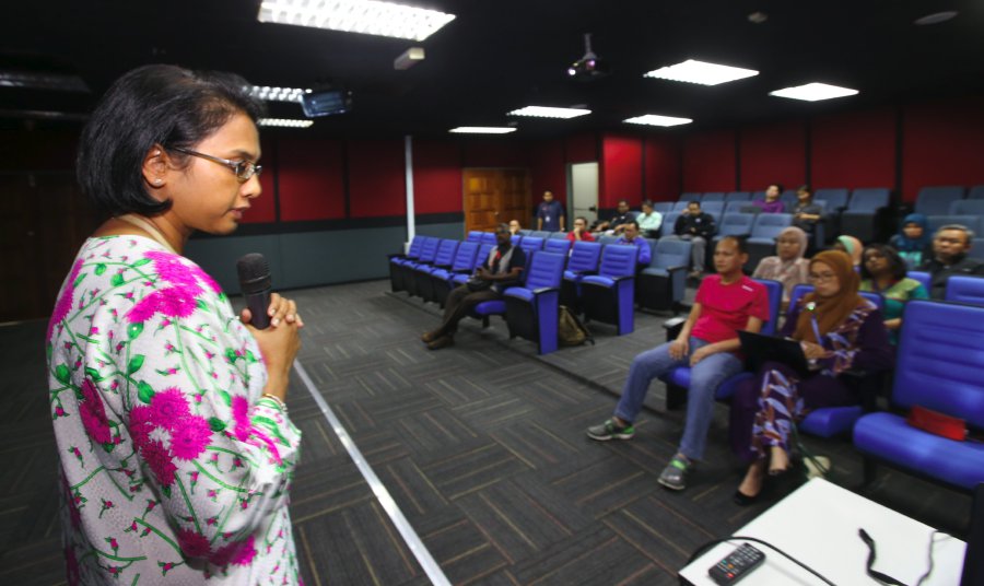 University Malaya Medical Centre (UMMC) neurologist Prof Dr Nortina Shahrizaila (left) speaks during the "Motor Neurone Disease (MND) Clinic" at Sri Pentas. Pic by NURUL SHAFINA JEMENON